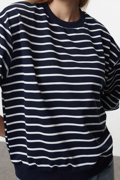 Style Oversize Crew Neck Low Sleeve Crop Striped Wide Cut Thin Knitted Sweatshirt