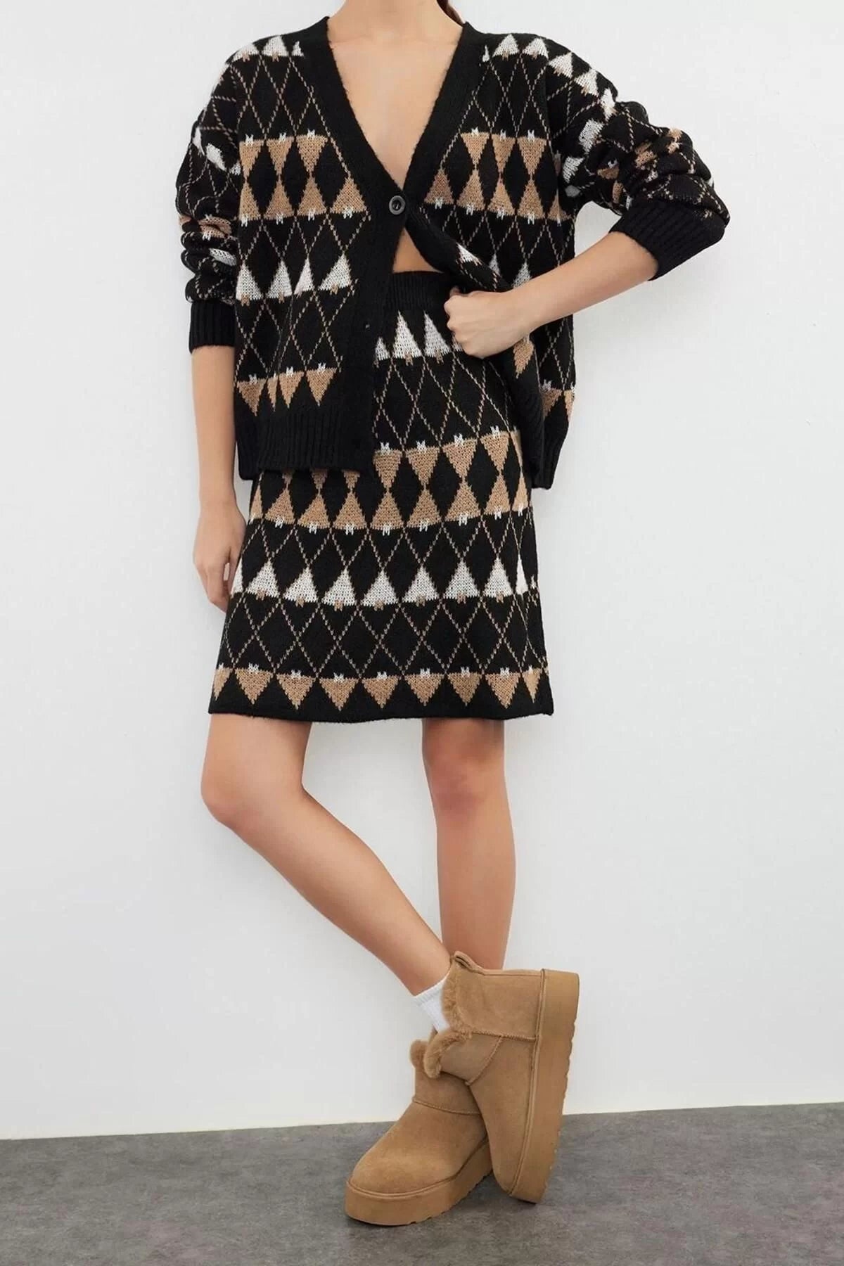 Fashion Baklava V Neck Low Sleeve Daily Wide Pattern Self-Patterned Knitwear Skirted Top-Bottom Set