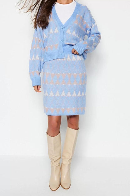 Fashion Baklava V Neck Low Sleeve Daily Wide Pattern Self-Patterned Knitwear Skirted Top-Bottom Set