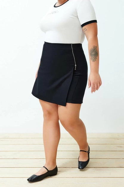 Plus Size Fashion Woven High Waist Pipe Leg Business Black Zipper Detail Shorts Skirt