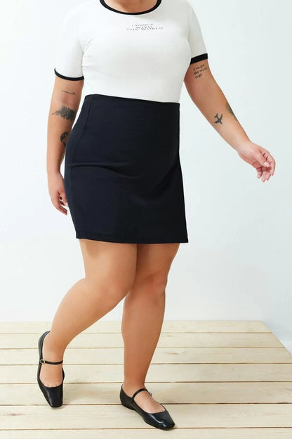 Plus Size Fashion Woven High Waist Pipe Leg Business Black Zipper Detail Shorts Skirt