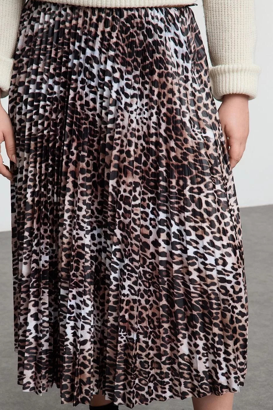 Modern Style Plus Size Unlined Woven Midi Length Elastic Waist Leopard Pattern Pleated Skirt