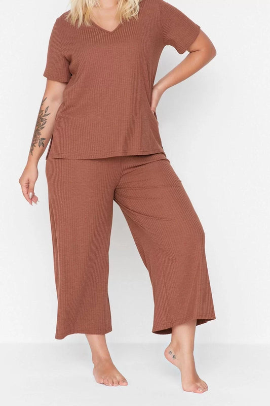 Stylish Comfortable Plus Size Short Sleeve Wide Leg Ribbed Capri Length Knitted Pajama Set