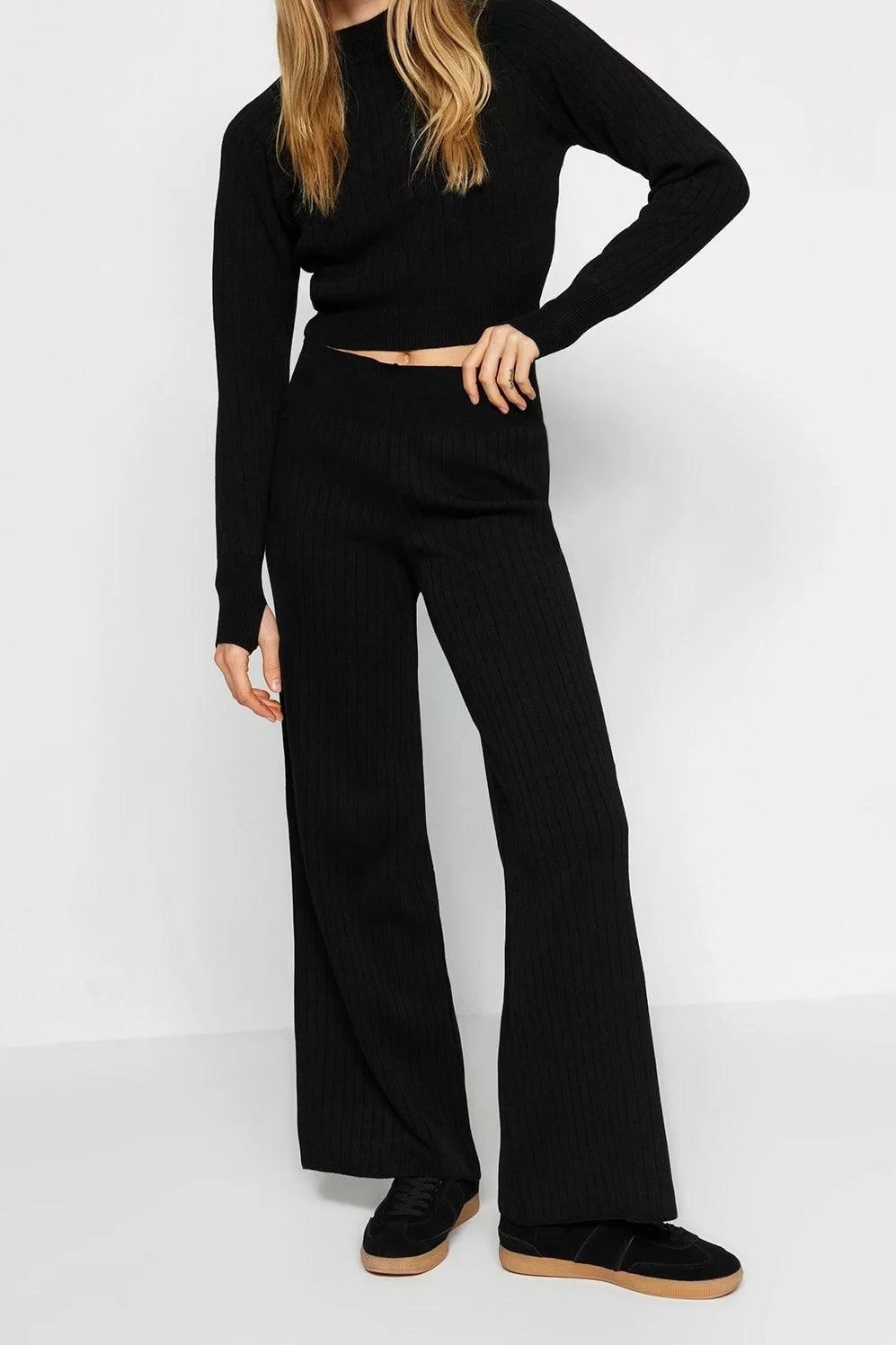 Style Women Modern Fashion Normal Waist Straight Leg Stand Collar Crop Finger Detailed Knitwear Top-Bottom Set