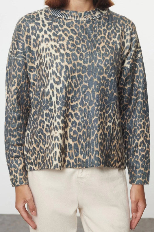 Style Modern Women Regular Standard Sleeve Crew Neck Leopard Pattern Printed Knitwear Sweater