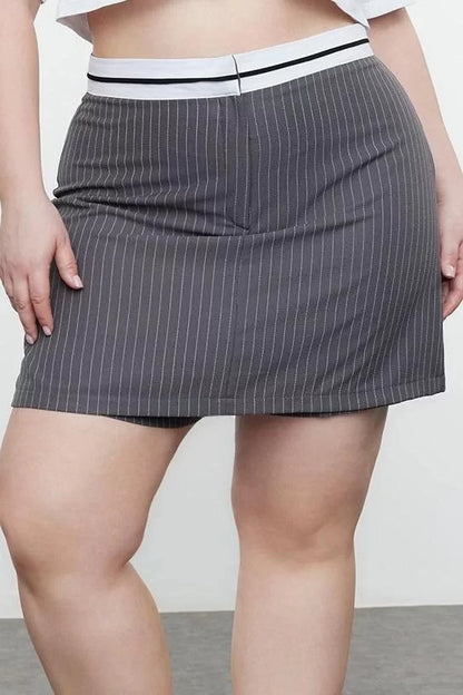 Plus Size Fashion Woven High Waist Skinny Leg Stylish Waist Belt Detailed Mini Striped Woven Shorts Skirt