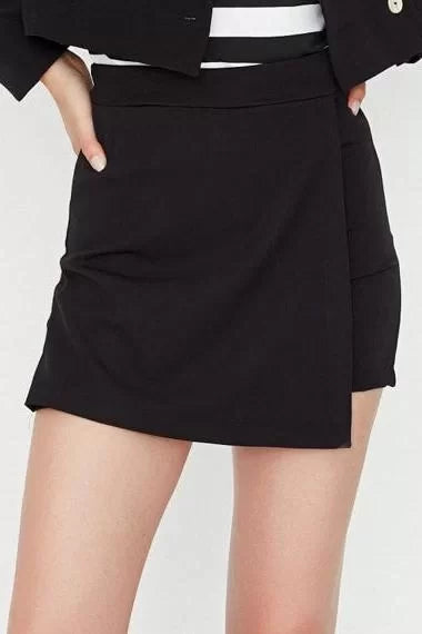 Plus Size Fashion Woven High Waist Pipe Leg Business Black Zipper Detail Shorts Skirt